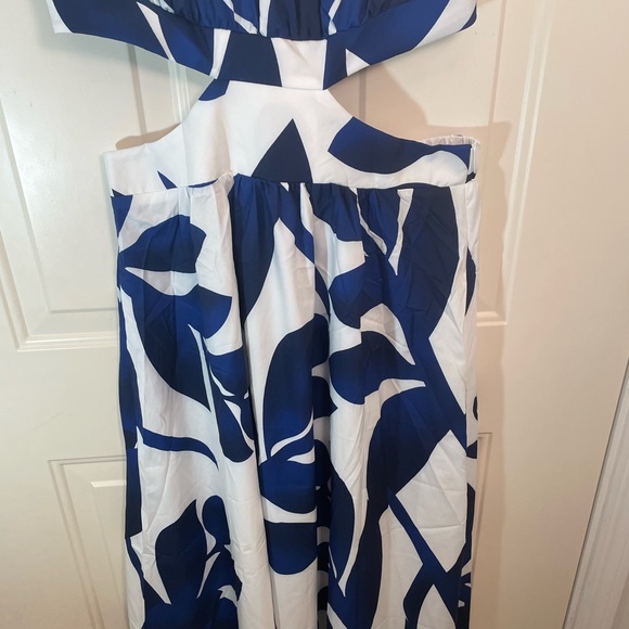 SHEIN EUC Blue & White Maxi Dress, Open Midriff, Sexy, Super stretchy! Size 12 - Picture 8 of 12